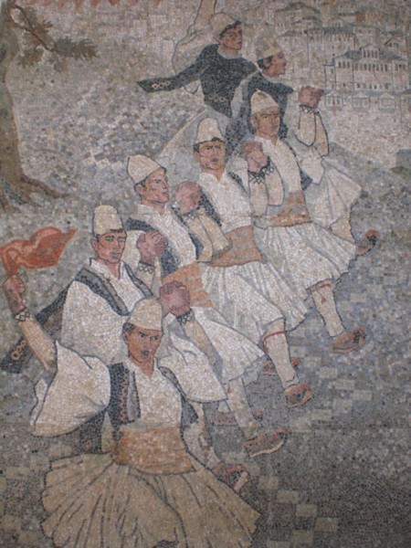 Volkstanz, Mosaik in Gjirokastër